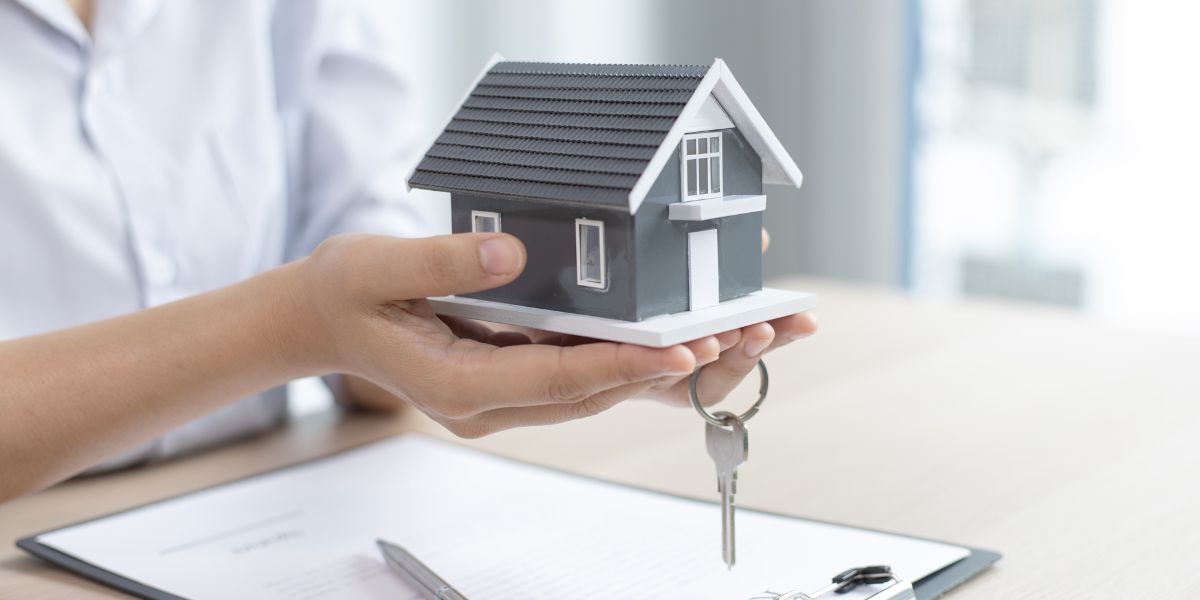 What Services Do Property Dealers in Lahore Offer?