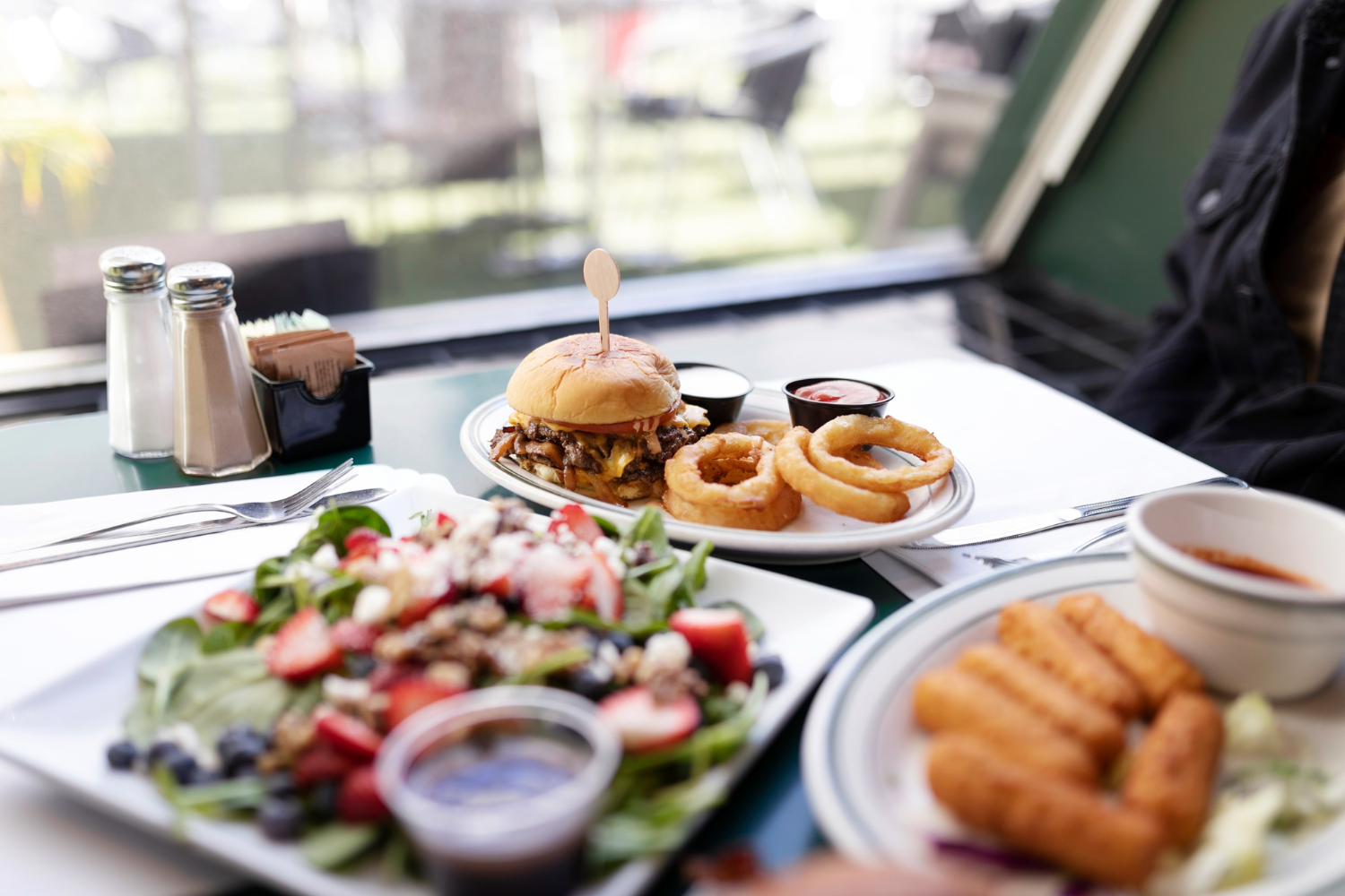 Corporate Lunch in Sydney CBD: Popular Picks for Office Teams